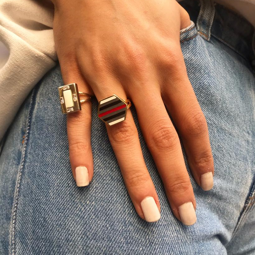 Rechthoekige geëmailleerde zijring met stenen